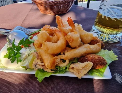 Comida en restaurante Las Aguas