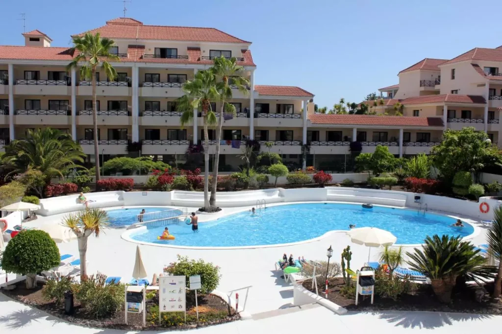 hotel apartamentos andorra piscina